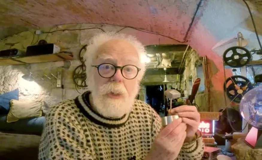 Profesör Simon Holland